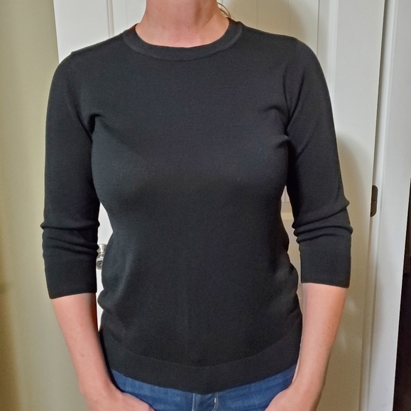 Banana Republic Sweaters - 🌲 Banana Republic 3/4 sleeve black sweater